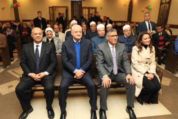 محافظ الجيزة يزور مقر الكنيسة الإنجيلية بالجيزة لتهنئة الإخوة الأقباط  بعيد الميلاد المجيد