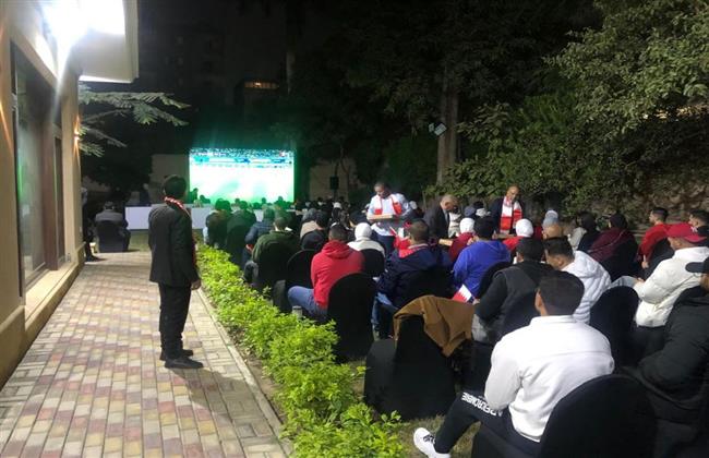 الجالية البحرينية تشاهد إنجاز منتخبها بكأس الخليج ٢٦