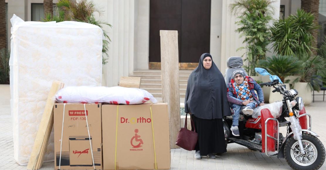 بيت الزكاة والصدقات يصرف إعانة شهرية وأثاثا منزليا ودرّاجة بخارية لـ أم عبد المنعم