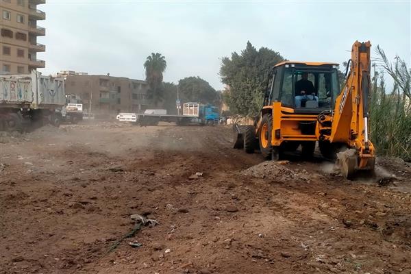 القليوبية.. إزالة 300 طن مخلفات مباني وزرع أعمدة إنارة بشبين القناطر