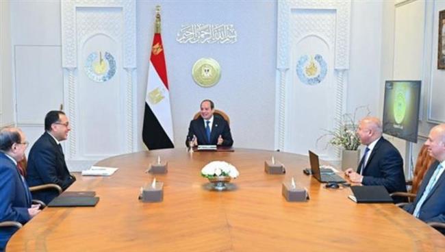 الرئيس السيسي يطلع على الموقف التنفيذي لمشروعات النقل والصناعة