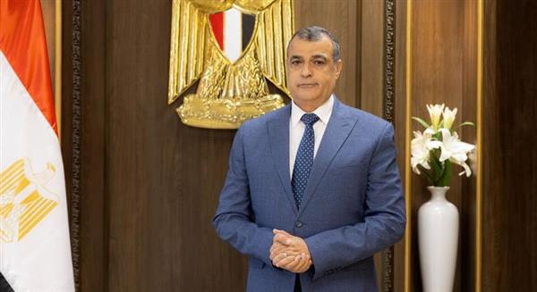 وزير الإنتاج الحربي يهنئ البابا تواضروس بمناسبة عيد الميلاد المجيد