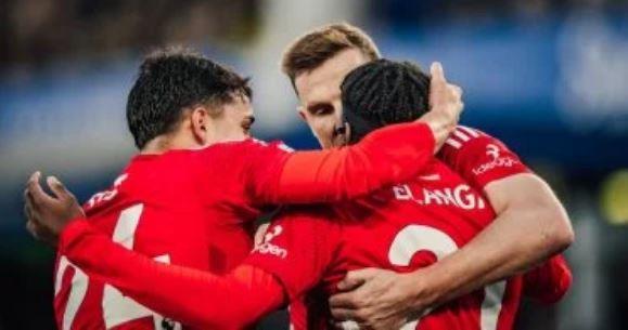 نوتنجهام يستهدف استعادة وصافة ترتيب الدوري الإنجليزي ضد وولفرهامبتون