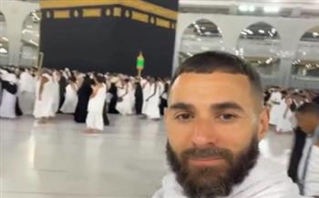   كريم بنزيما يفتتح العام الجديد بتأدية مناسك العمرة