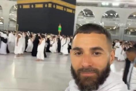 كريم بنزيما يفتتح العام الجديد بتأدية مناسك العمرة
