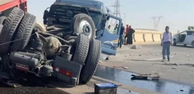 إصابة 4 أشخاص فى حادث انقلاب سيارة نقل بقنا