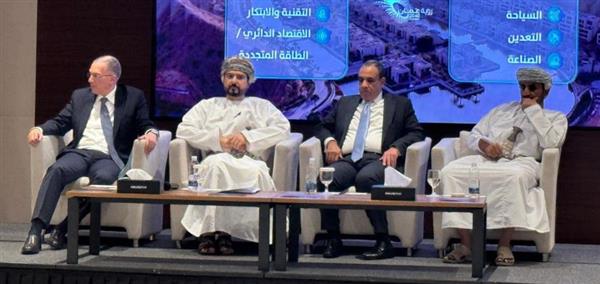 وزير الخارجية يشارك في ملتقى رجال الأعمال المصري العماني لتعزيز التعاون الاقتصادي والاستثماري