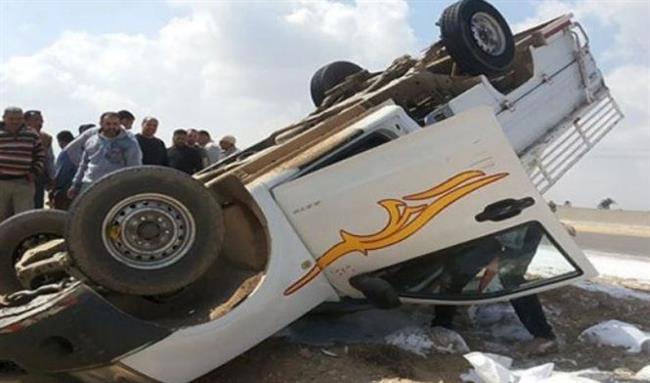 إصابة 12 شخصا إثر انقلاب سيارة نقل بالطريق الصحراوى الشرقى