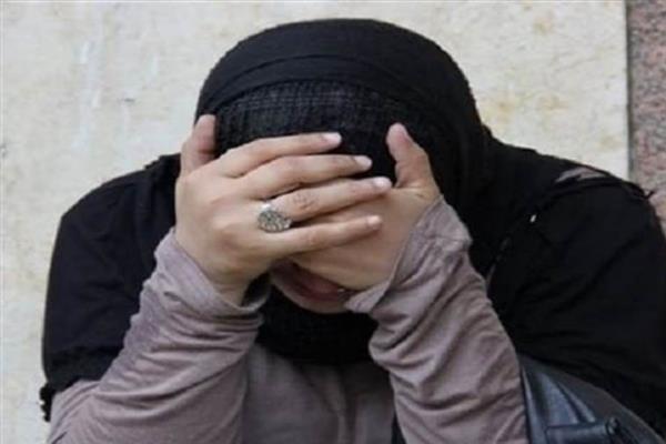ضبط المتهمة بتصوير مسنة تعاني من زهايمر لحصد مشاهدات