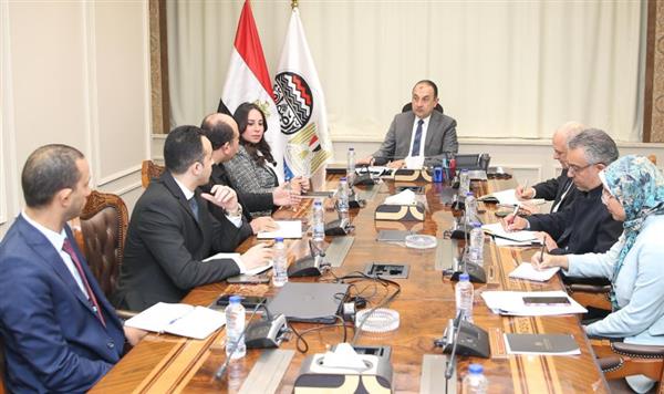 وزير قطاع الأعمال العام يلتقي وفدا من المبادرة الوطنية " ابدأ "
