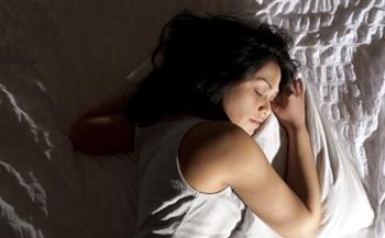   النساء والنوم: لماذا يحتجن إلى المزيد من النوم مقارنة بالرجال؟