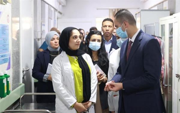 نائب وزير الصحة يتفقد مستشفى القاهرة الجديدة ويحيل المتغيبين عن العمل للتحقيق