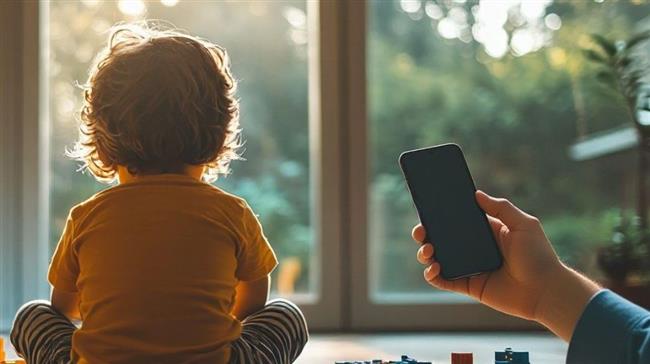 تربية رقمية.. احذروا مخاطر مشاركة  صور أطفالكم عبر الإنترنت