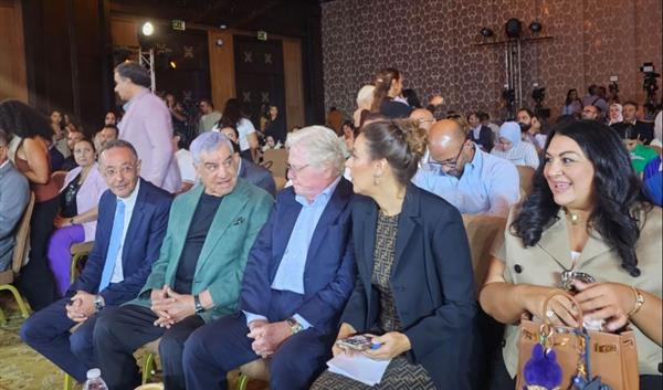 القاهرة تستضيف النسخة الخامسة من معرض "للأبد" بحضور حسين فهمي وزاهي حواس
