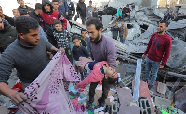 استشهاد 54 فلسطينيا برصاص وقصف الاحتلال على قطاع غزة منذ فجر اليوم
