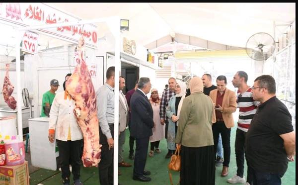 محافظ الدقهلية يتفقد المعرض الدائم للسلع الغذائية بشارع قناة السويس بالمنصورة