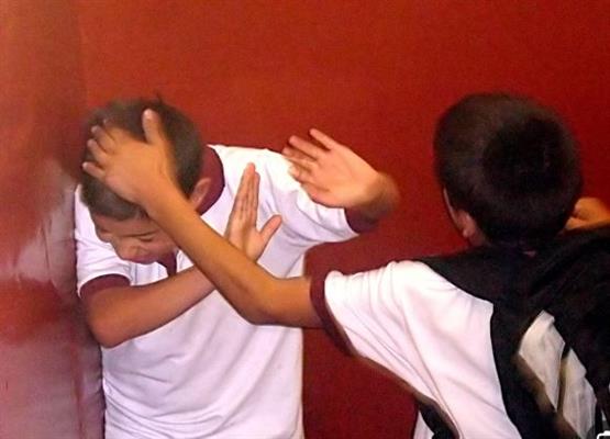 سائق يعتدي على شاب ويجبره على ارتداء ملابس حريمي بالجيزة