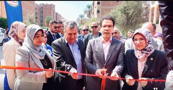 رئيس جامعة بنها يفتتح  معرض منتجات الجامعة.. ويشيد بتنوع المعروضات وجودتها العالية