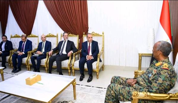وزير الخارجية يلتقي الفريق أول ركن عبد الفتاح البرهان رئيس مجلس السيادة السوداني الانتقالي