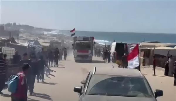 شواطئ غزة تعانق أبناءها من جديد.. والأعلام المصرية تزين المشهد