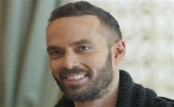   عمر حسن يوسف ينتقد فيديو مهرجان نقابة المهن التمثيلية : "هو فين تاريخ والدي؟!"