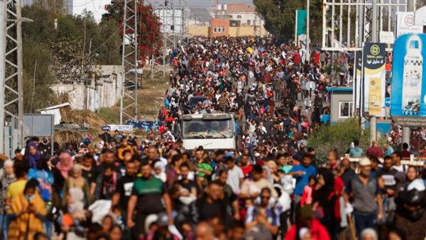وقف إطلاق النار يدخل حيز التنفيذ في غزة وآلاف النازحين في طريق العودة لمنازلهم