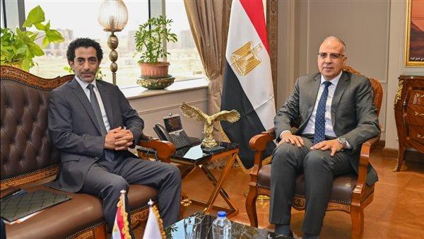 وزير الري يلتقى المدير التنفيذي للشبكة الإسلامية لتنمية وإدارة مصادر المياه