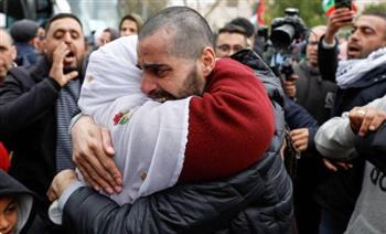 يديعوت أحرونوت: أمر بالإفراج عن سجناء فلسطينيين