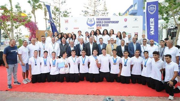 وزير الشباب والرياضة يهنئ أبطال مصر لتصدرهم بطولة العالم للسباحة بالزعانف بالعلمين