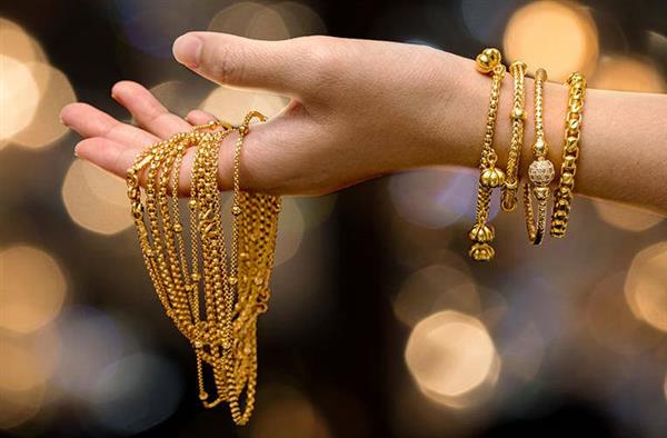 ما حكم الزكاة في الذهب الذي تتزين به المرأة؟