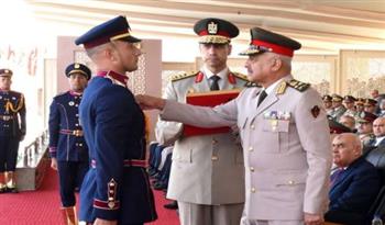   وزير الدفاع يشهد حفل تخرج دفعات جديدة من الكليات العسكرية