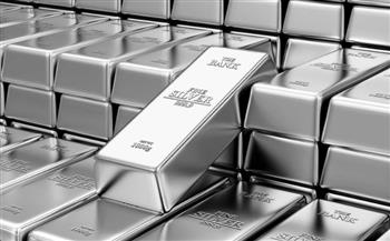   تجار الفضة يهرعون إلى لندن لشراء السبائك وسط أزمة تاريخية تهز السوق