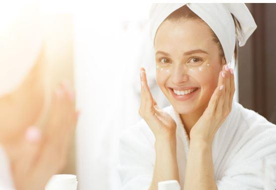 كيف تختارين مستحضرات التجميل المناسبة لنوع بشرتك؟