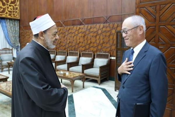 ​شيخ الأزهر يستقبل السفير الياباني لدى القاهرة لبحث تعزيز التعاون المشترك