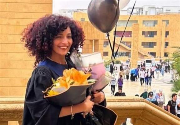 إسراء البابلي .. أول طبيبة أسنان وُلدت فاقدة للسمع تحصد الماجستير