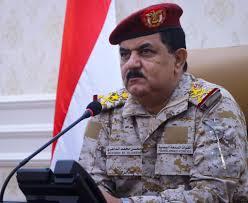   وزير الدفاع اليمني يبحث مع بعثة من الصليب الأحمر التعاون المشترك