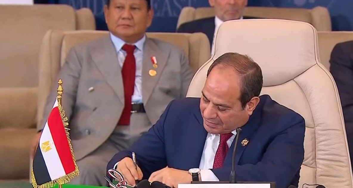 الرئيس السيسي وترامب يوقعان على وثيقة شاملة بشأن اتفاق إنهاء الحرب في غزة
