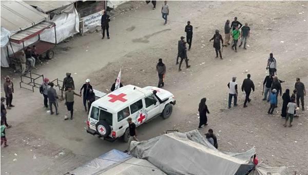 "يديعوت أحرونوت": الصليب الأحمر يتسلم 7 رهائن إسرائيليين