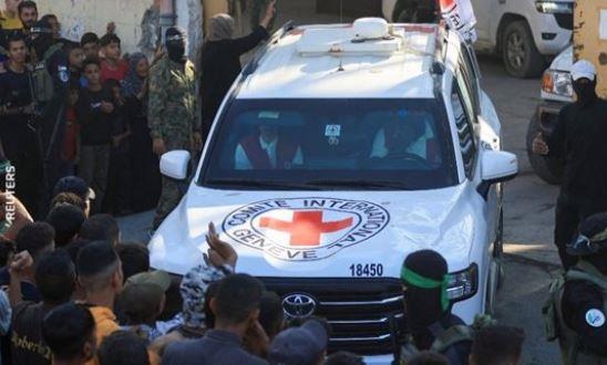 الصليب الأحمر يتسلم الدفعة الثانية من الرهائن الإسرائيليين في قطاع غزة