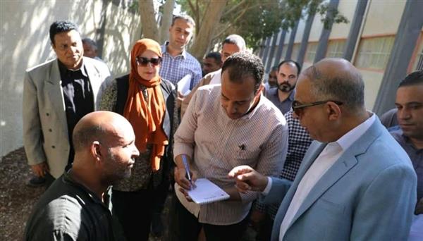 محافظ المنيا يوجه بصرف إعانات عاجلة ومساعدات لعدد من الحالات الإنسانية