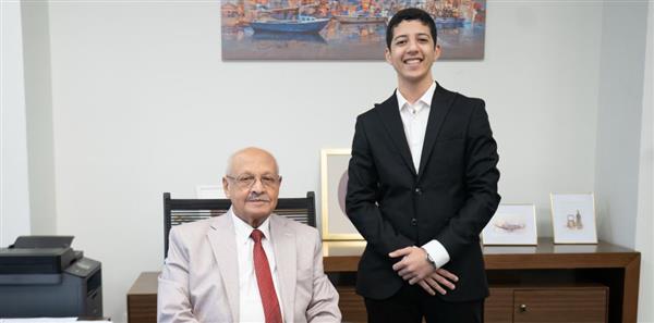 فوز الطالب محمد أحمد ربيع بمنحة الدكتورة ريم للدراسة مجانا بجامعة مصر للمعلوماتية