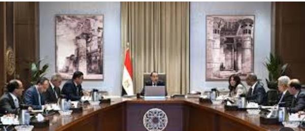 مدبولي يعقد اجتماعا لمتابعة موقف تشغيل محطات تحلية مياه البحر في شمال سيناء