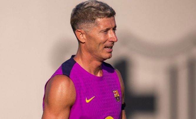 برشلونة يعلن إصابة مهاجمه روبرت ليفاندوفسكي