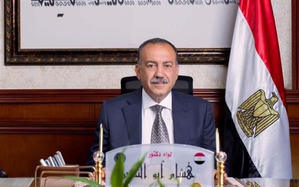 محافظ أسيوط: ضبط محطة وقود جمعت أكثر من 85 طن سولار وبنزين بدون وجه حق