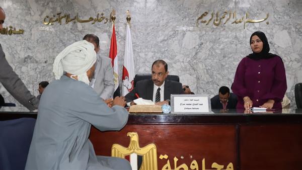 محافظ سوهاج يعقد اللقاء الجماهيري الأسبوعي للاستماع إلى شكاوى وطلبات المواطنين