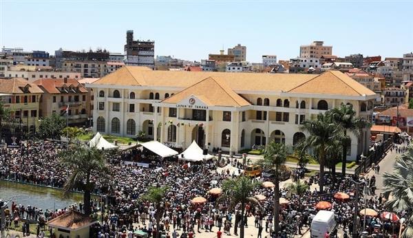 جيش مدغشقر يعلن توليه السلطة بعد عزل الرئيس