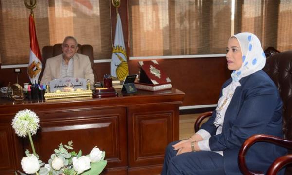 محافظ الغربية يستقبل مدير الطب البيطري الجديد
