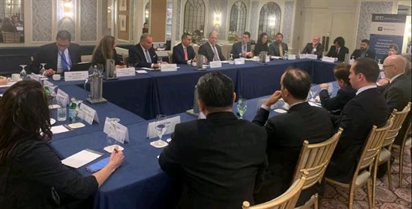 وزير الاستثمار يشارك في مائدة مستديرة بواشنطن نظمها مجلس الأعمال للتفاهم الدولي