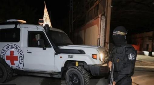 جيش الاحتلال: الصليب الأحمر تسلم رفات 4 محتجزين في غزة