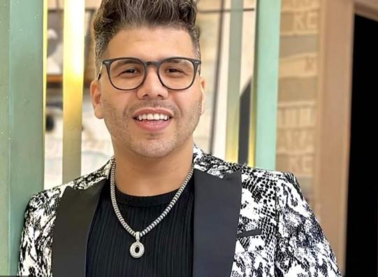 عمر كمال يجدد أسلوبه بألبوم مفاجئ